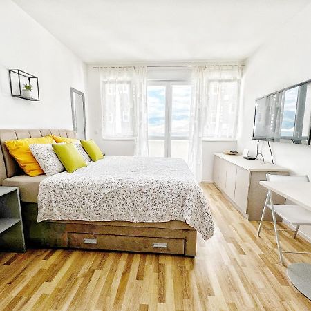 Studio Apartma Pag Blue Ocean 1 With Sea View Pag Town Eksteriør bilde