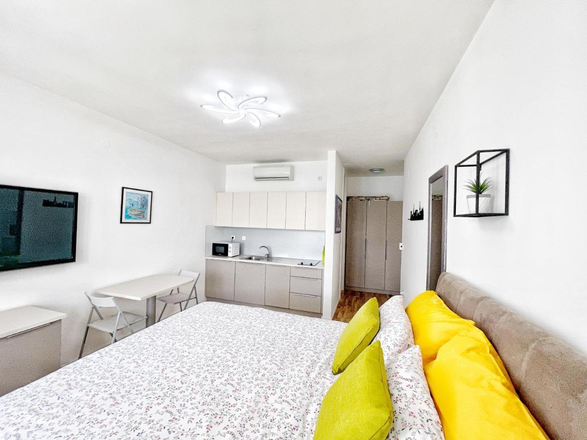 Studio Apartma Pag Blue Ocean 1 With Sea View Pag Town Eksteriør bilde