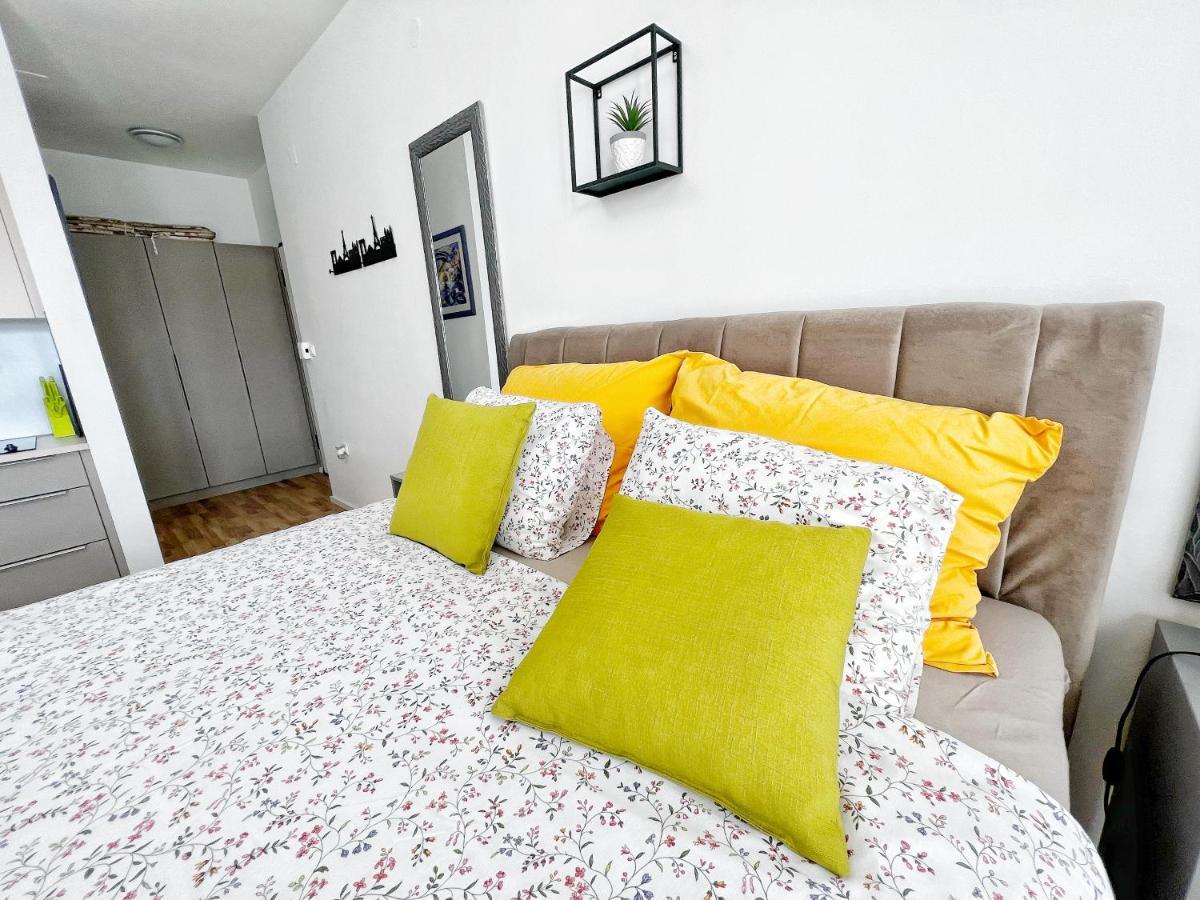 Studio Apartma Pag Blue Ocean 1 With Sea View Pag Town Eksteriør bilde
