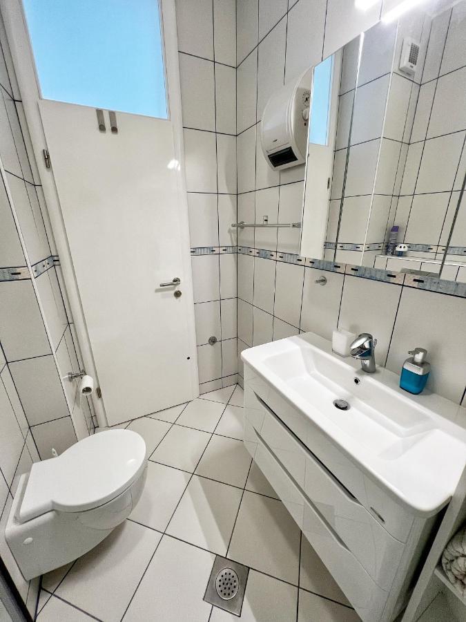 Studio Apartma Pag Blue Ocean 1 With Sea View Pag Town Eksteriør bilde