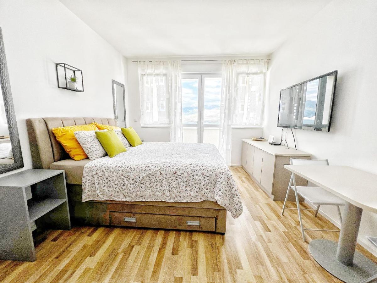 Studio Apartma Pag Blue Ocean 1 With Sea View Pag Town Eksteriør bilde