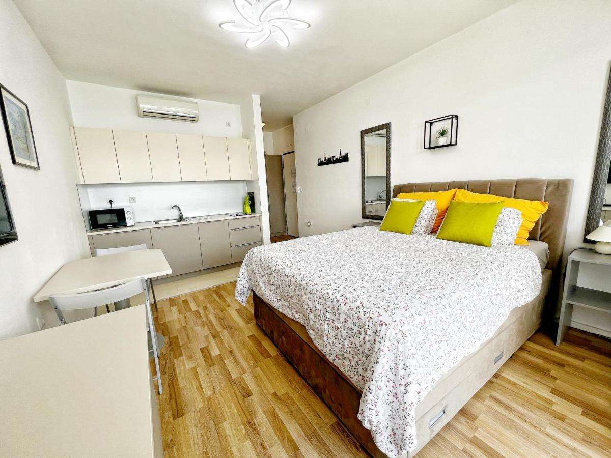 Studio Apartma Pag Blue Ocean 1 With Sea View Pag Town Eksteriør bilde