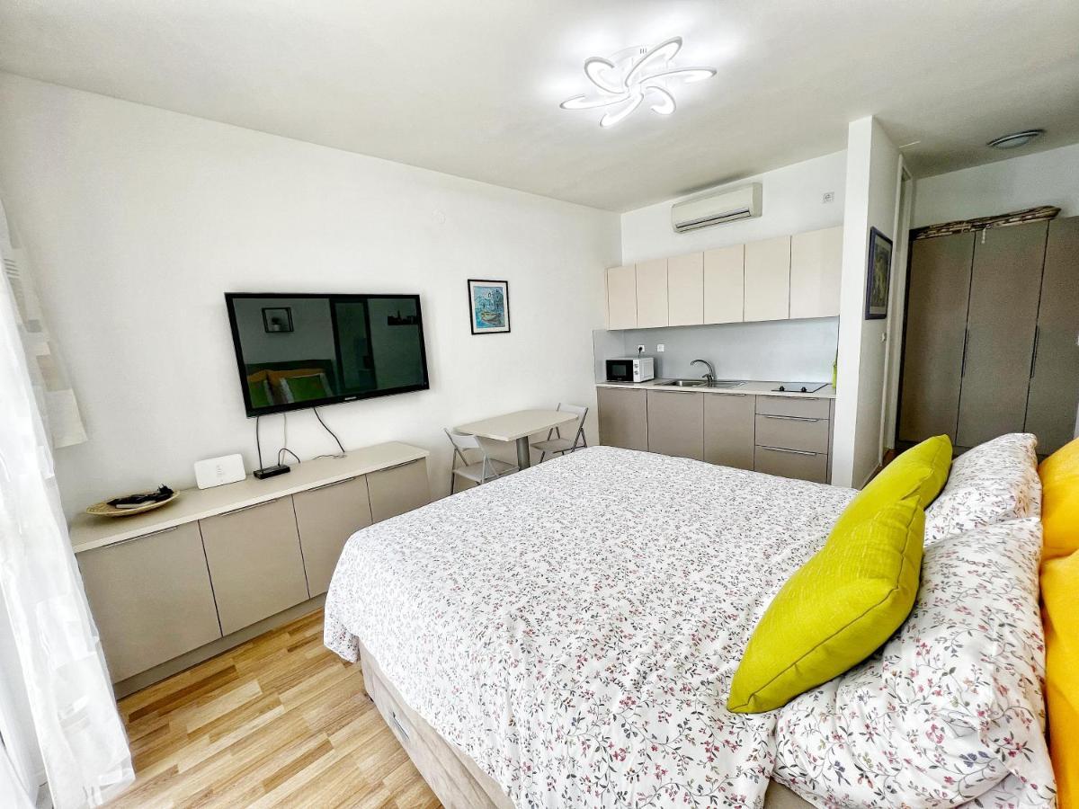 Studio Apartma Pag Blue Ocean 1 With Sea View Pag Town Eksteriør bilde