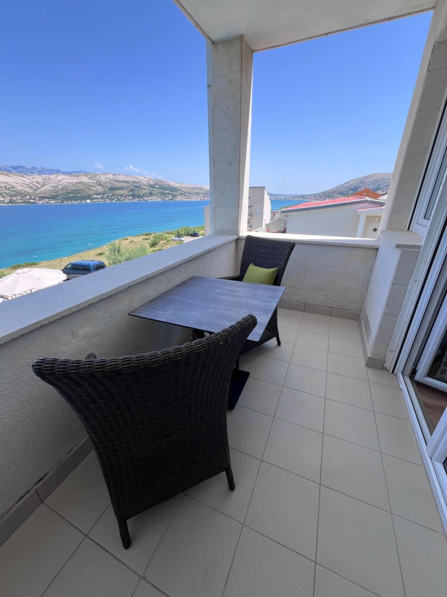 Studio Apartma Pag Blue Ocean 1 With Sea View Pag Town Eksteriør bilde